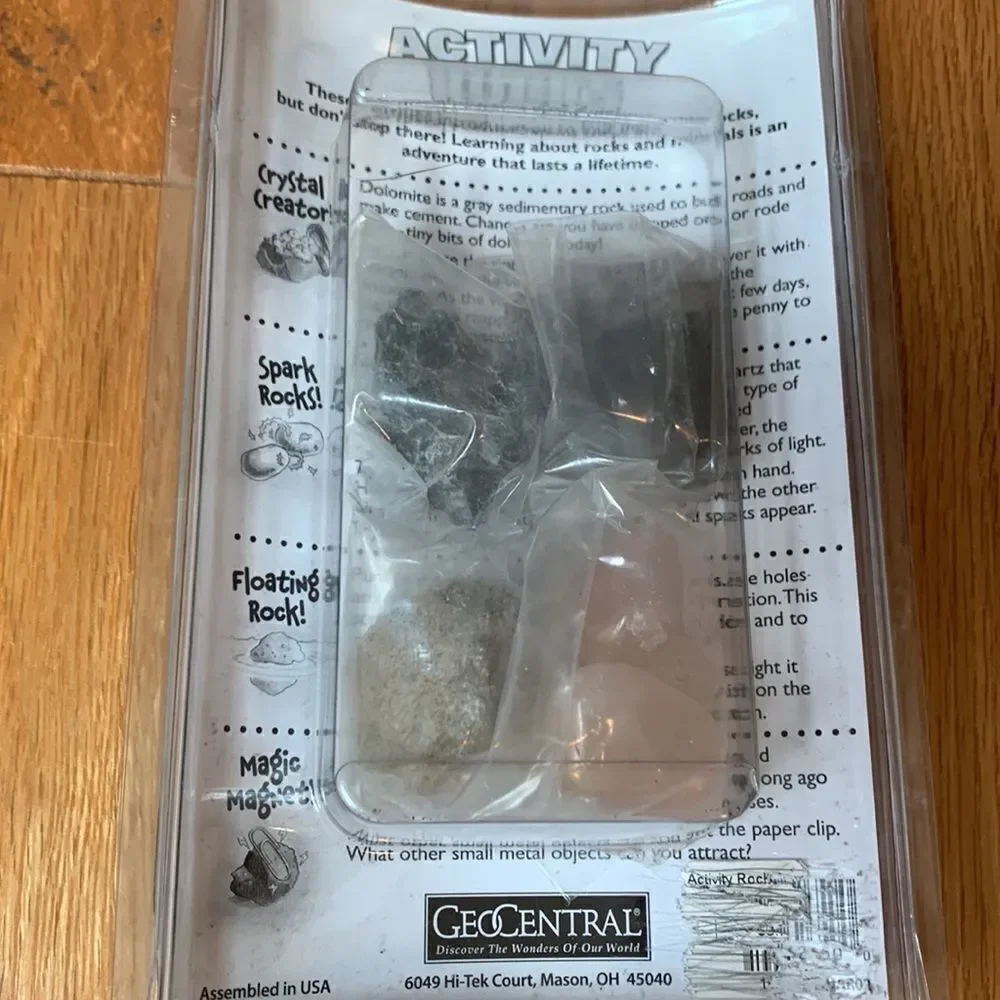 Activity Rocks Hands in Fun: Magnetic, floating, sparking and crystal creator
